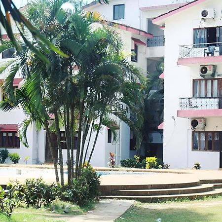 Ronne'S Little Baga Service Apartments Exterior photo