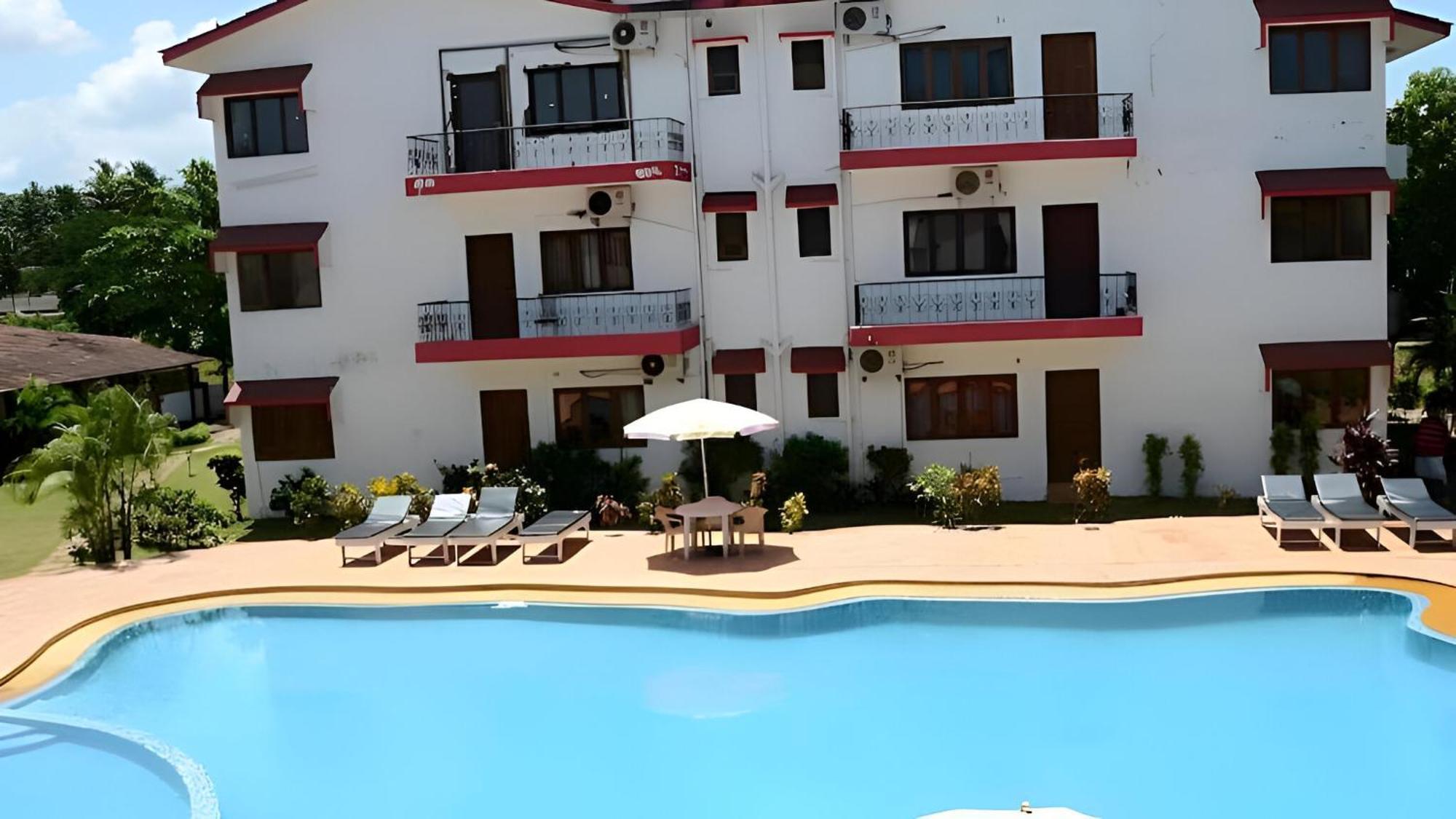 Ronne'S Little Baga Service Apartments Exterior photo