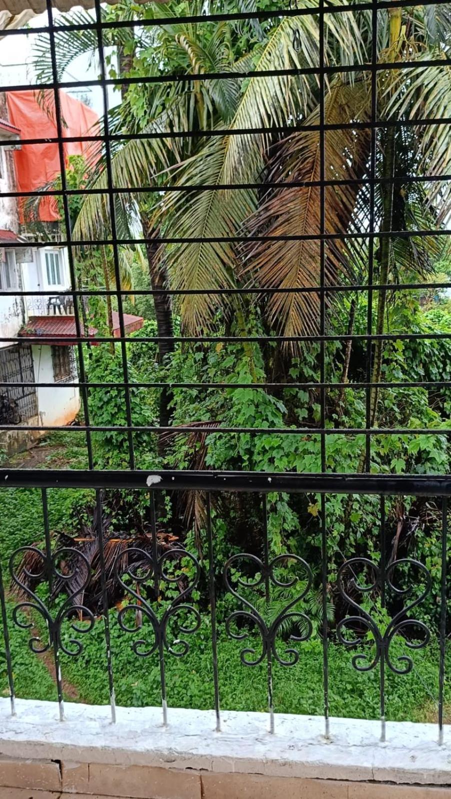 Ronne'S Little Baga Service Apartments Exterior photo
