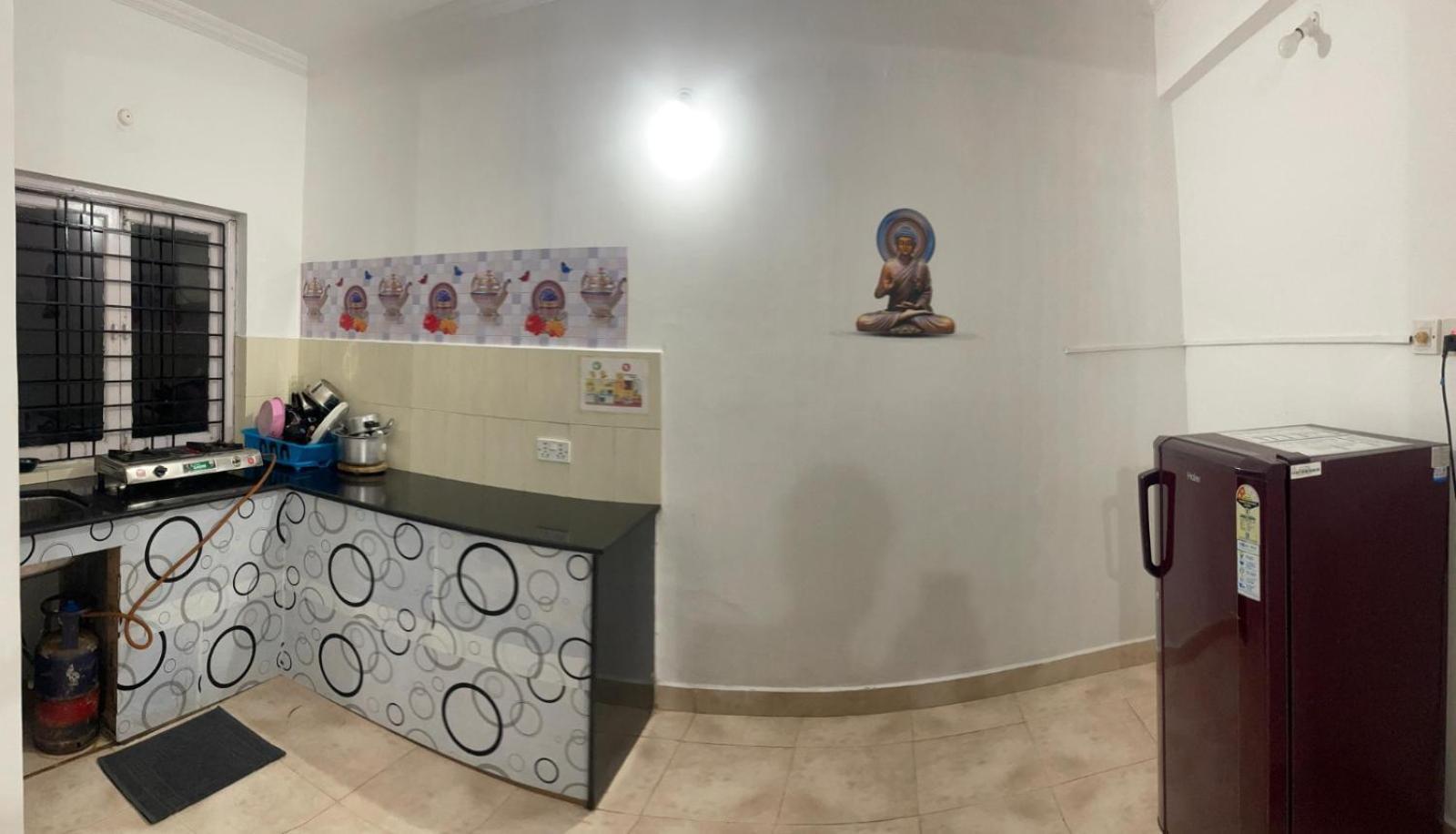 Ronne'S Little Baga Service Apartments Exterior photo